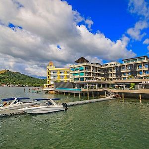 Two Seasons Coron Bayside Hotel